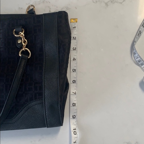Tommy hilfigrer Tote with gold hardware - Picture 9 of 9